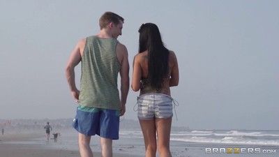 Romi La lluvia ama Sexo en el Playa en su Vacaciones tiempo