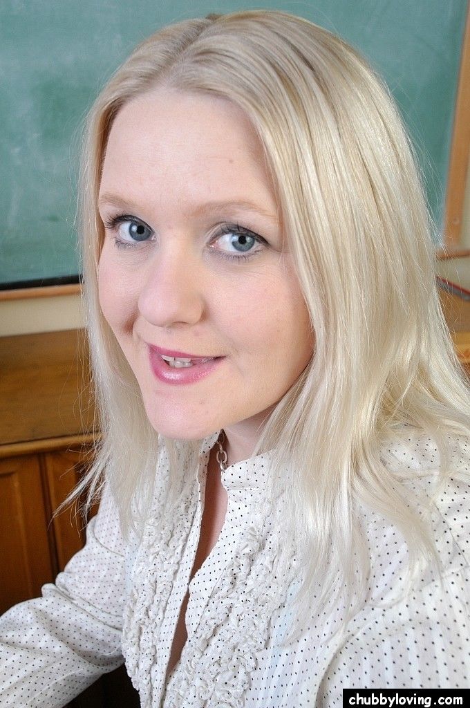Fatty mature blonde Samantha shows her big boobies in the classroom