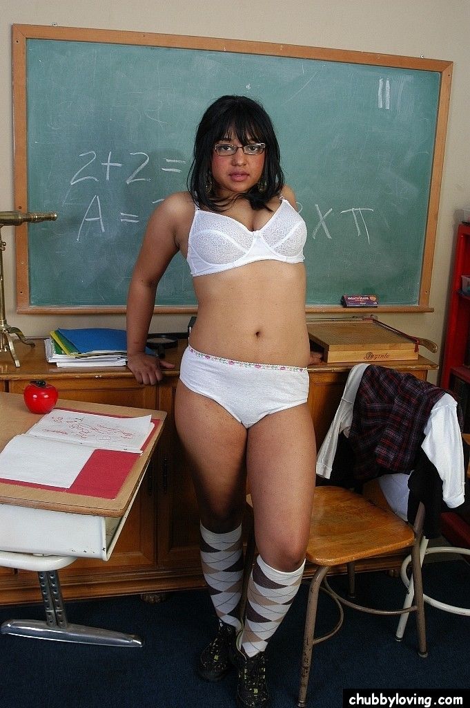 成熟 脂肪 莉莉 剥离 下 要 雅阁 袜子 和 眼镜 在 教室
