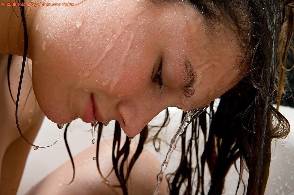 Amateur Mädchen violeta bekommt Nackt in Badewanne und Seifen bis schön Titten