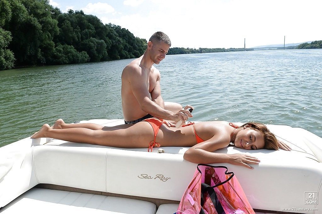 odkryty masaż wykonane w W Europejski Kochanie w A Bikini Alexis Brill