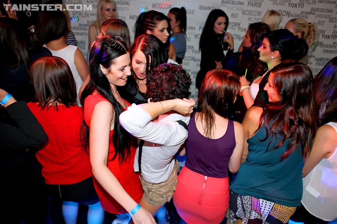 meisjes nacht uit in een man strip Club Eindigt met dronken sletten Gebons hanen