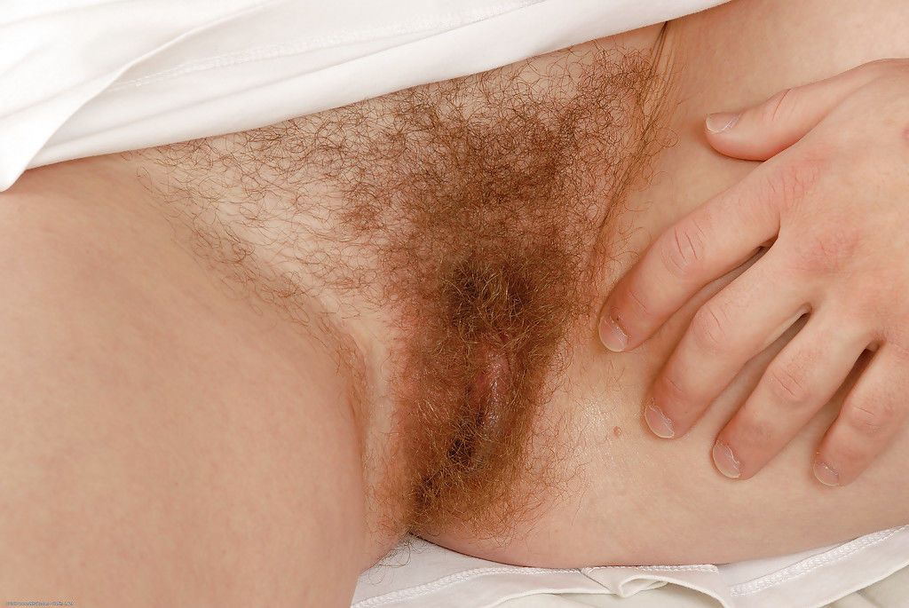 Reifen Cougar Kelli Nehmen Schwanz aus jüngere Mann in Haarige Vagina