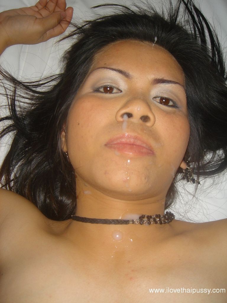 Schattig Thaise Bar meisje fone krijgt gedekt in sperma na liegen terug voor een neuken