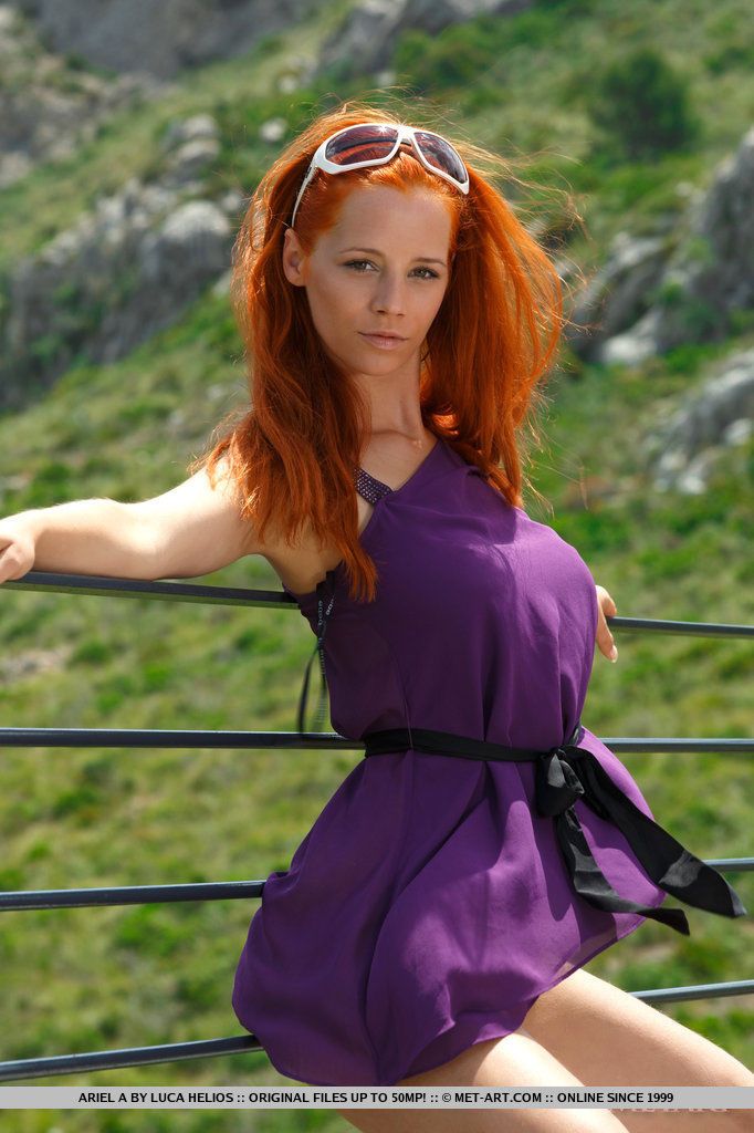 kızıl saçlı Ariel Piper Fawn sayılır için çıplak modelleme Konser içinde ulusal park