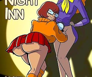 karmagik Velma और Daphne in: girls’ रात सराय