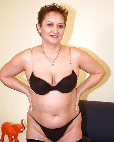 Fettsäuren Oma Mit Big Titten spreads Ihr nass Fotze geil für Sex