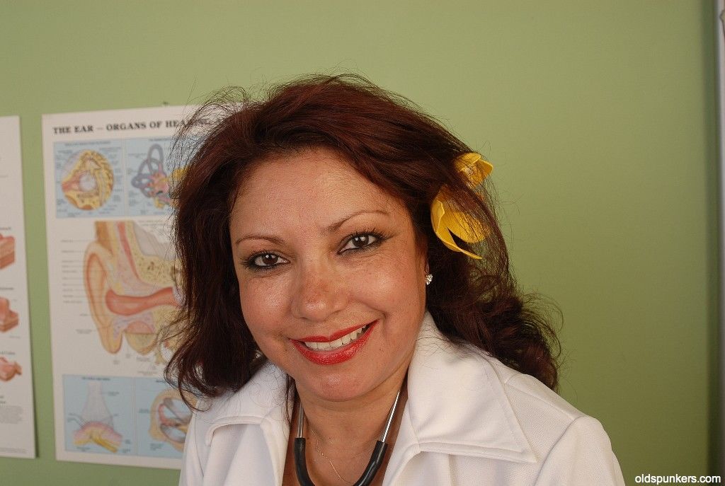 परिपक्व नर्स Flor है हो रही है भयंकर चुदाई गड़बड़ में उसके खरहा :द्वारा: छोटे डिक