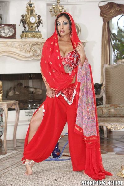 Voluptuous Indian MILF Priya Anjeli Rai gets rid of her ethnical outfit