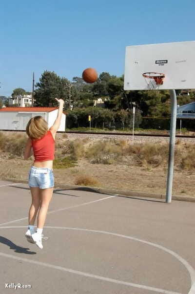 Cute teen Kellyq exposes her tits and ass while shooting hoops outdoors