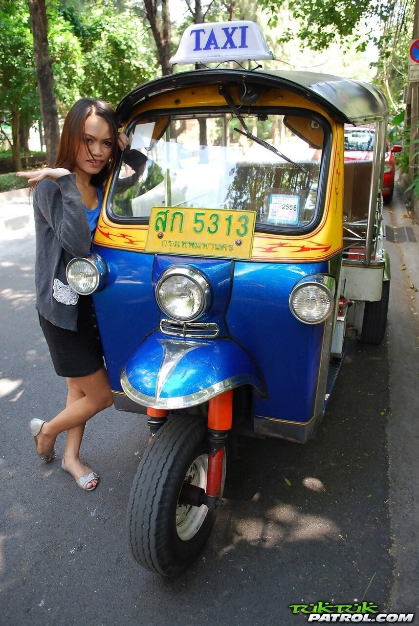 tiny Aziatische Pui Kreeg geplukt tot ging Thuis & Kreeg naakt voor De taxi guy
