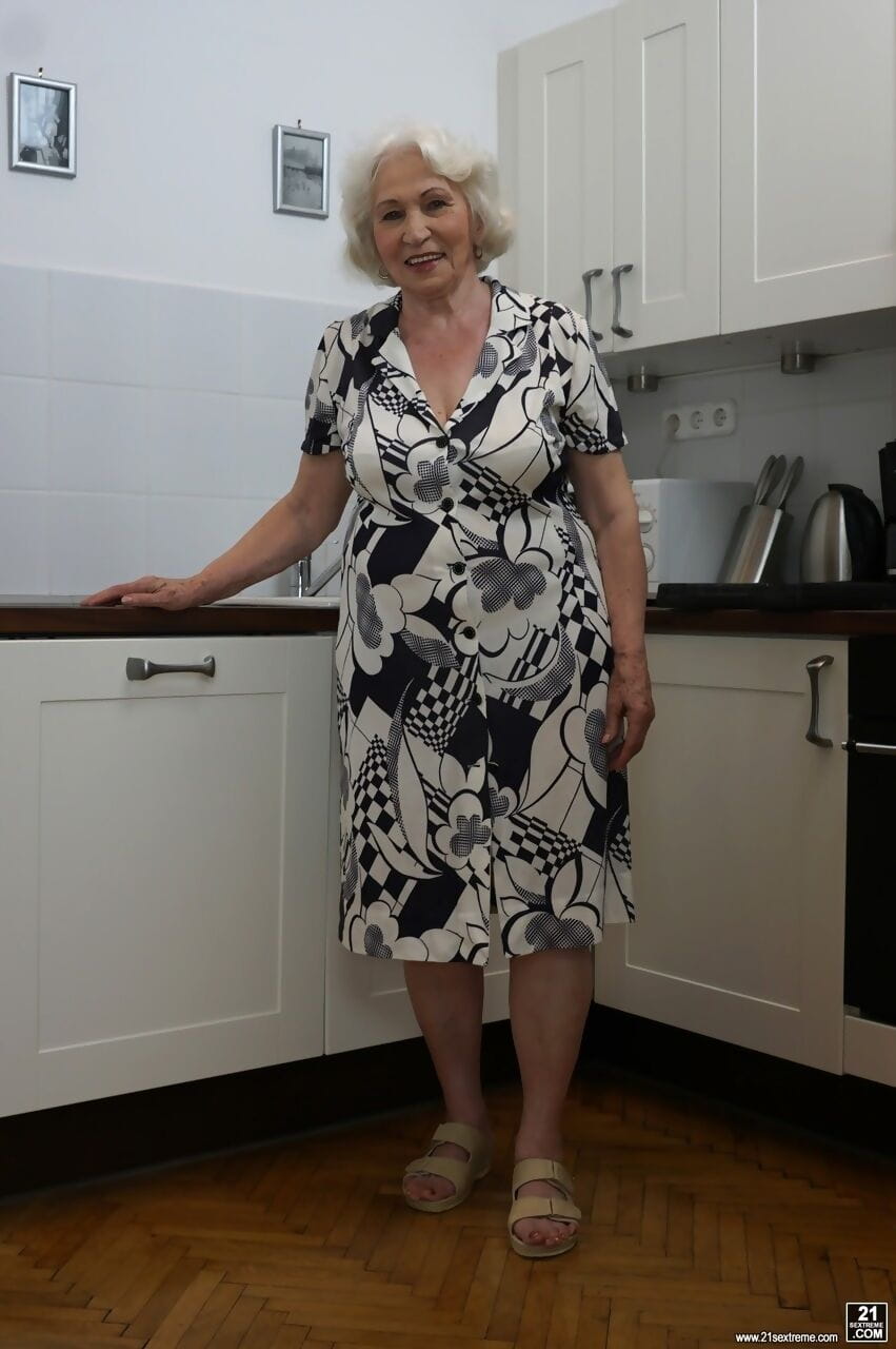 掲示板 古 金髪 老婆 名前 norma を示す 彼女の おっぱい に の キッチン