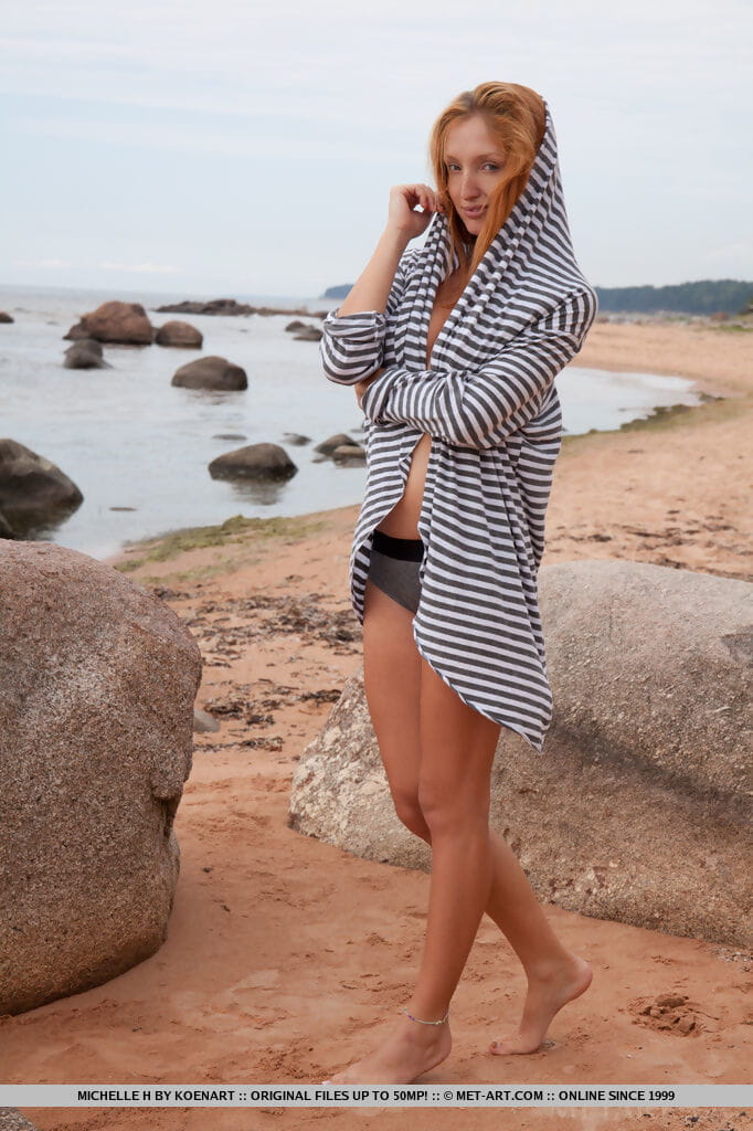 euro Babe Michelle H Mostrando off phat Adolescente Culo en playa para Glamour Fotos