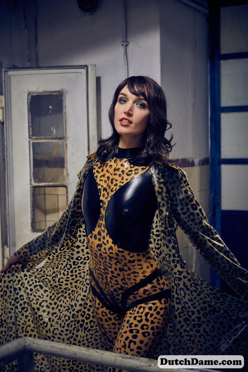 solo Modell Streiks hot Posen in Voll Körper Leopard drucken Kostüm