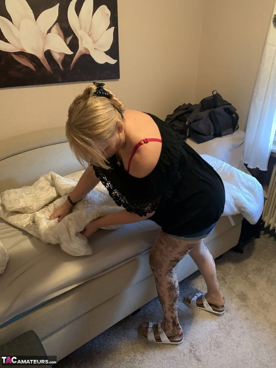 Older blonde amateur Sweet Susi gets naked during candid action at home