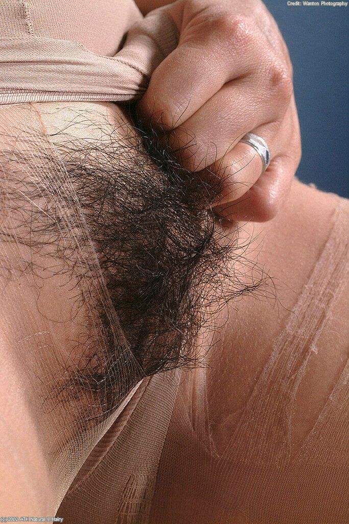 सुंदर लैटिन देश की पहली टाइमर यौन रोलिंग नीचे होजरी में करने के लिए बेनकाब बालों वाली योनी