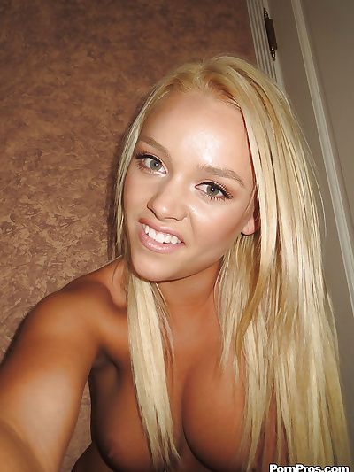Alexis Monroe is doing some fantastic self shots while naked