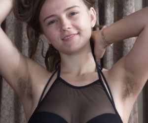 First timer Pixxy reveals her unshaven female body parts..