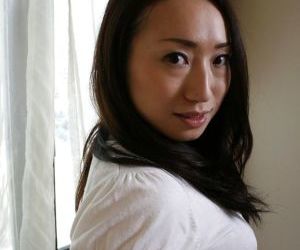 Wunderbar Brünette Asiatische Milf Eriko zeigen Haarige pussy